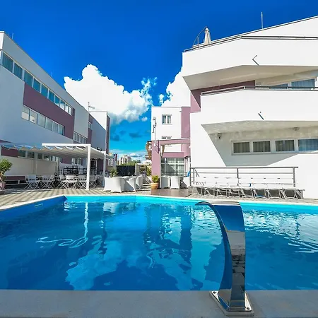 Family M Hostal