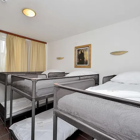 Hostal Family M *